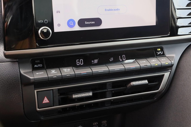Toyota Camry Vehicle Image 17