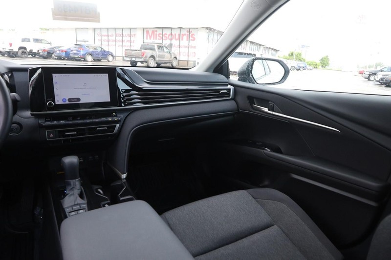 Toyota Camry Vehicle Image 24