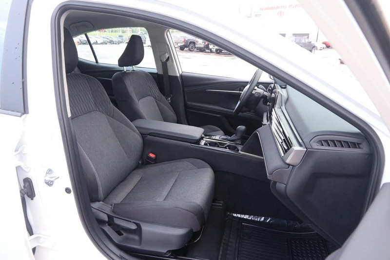 Toyota Camry Vehicle Image 25