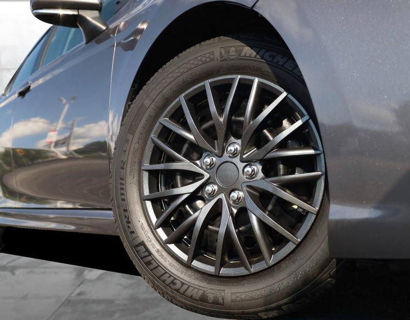 Toyota Camry Vehicle Image 03