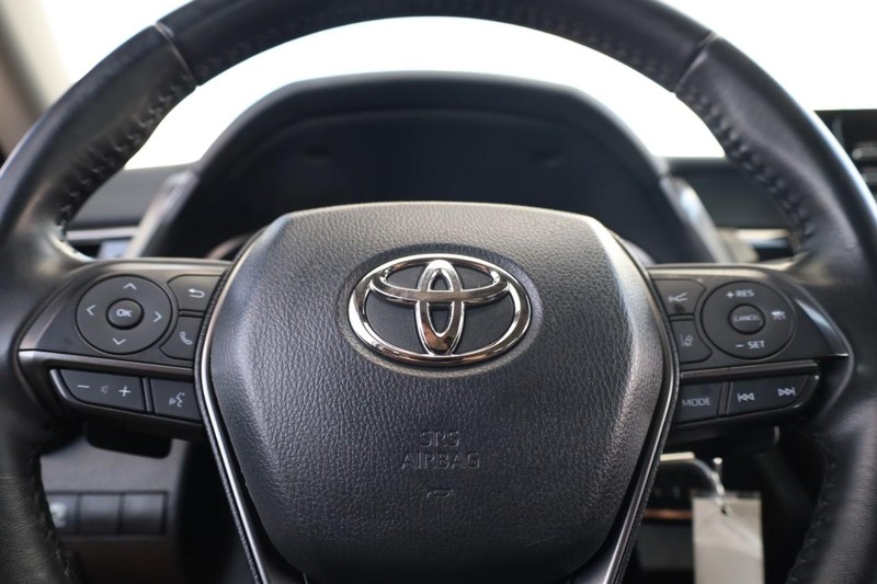 Toyota Camry Vehicle Image 09