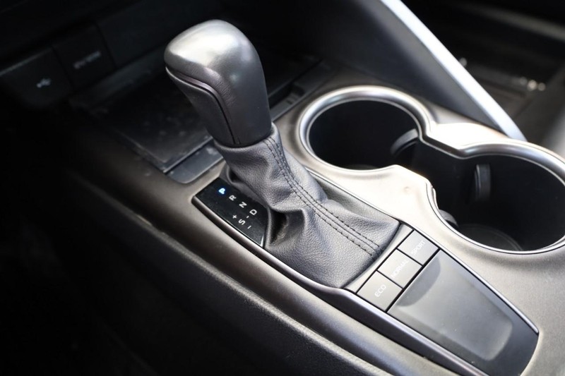 Toyota Camry Vehicle Image 15