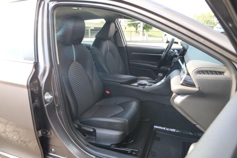 Toyota Camry Vehicle Image 23