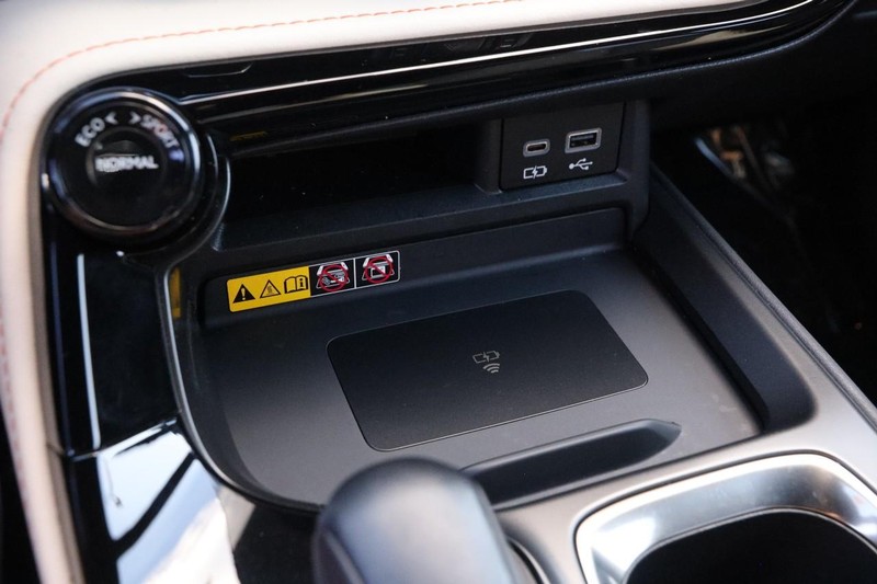 Lexus NX Vehicle Image 19