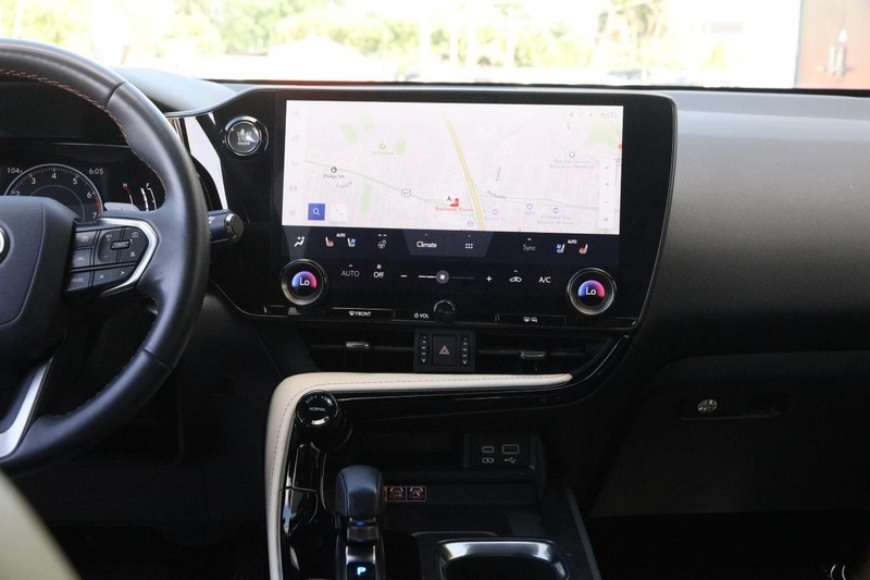 Lexus NX Vehicle Image 24