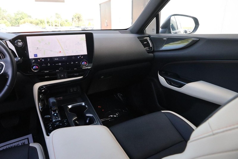 Lexus NX Vehicle Image 25