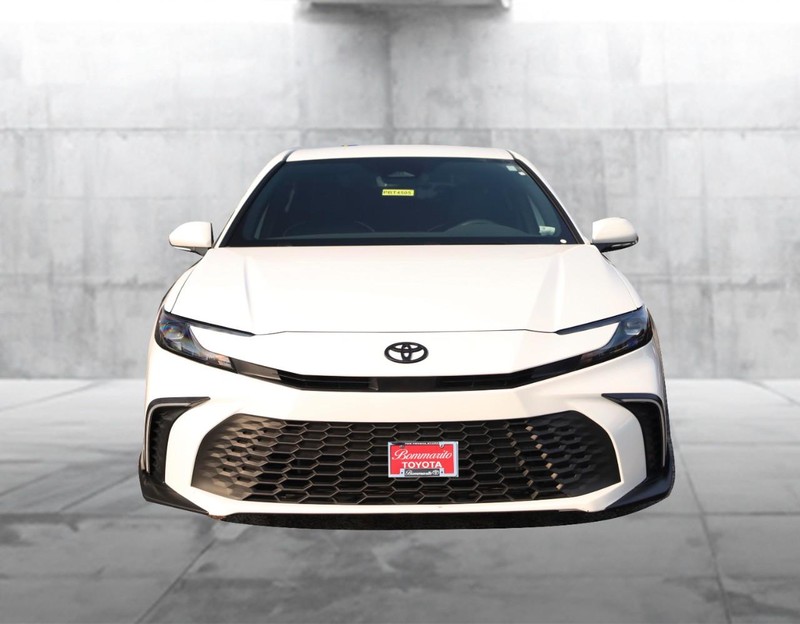 Toyota Camry Vehicle Image 04