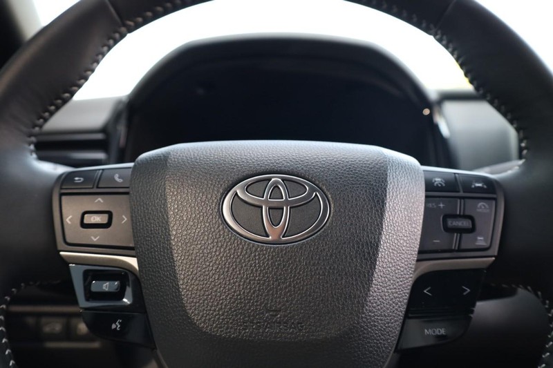 Toyota Camry Vehicle Image 09