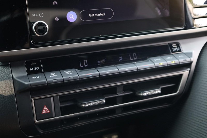 Toyota Camry Vehicle Image 13