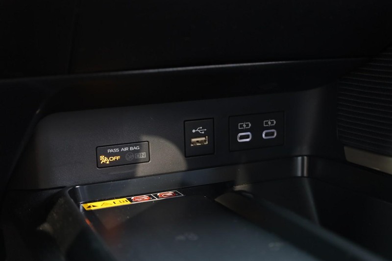 Toyota Camry Vehicle Image 14