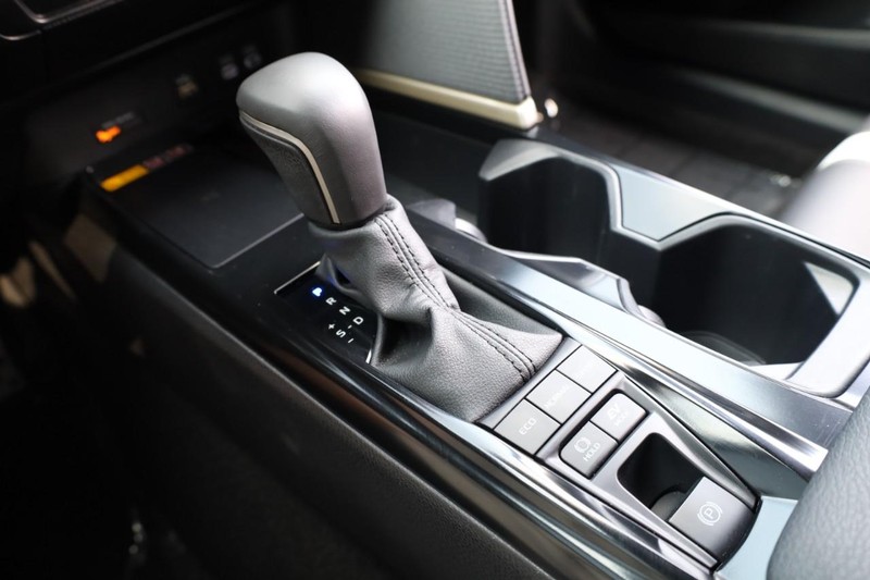Toyota Camry Vehicle Image 15