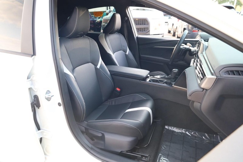 Toyota Camry Vehicle Image 24