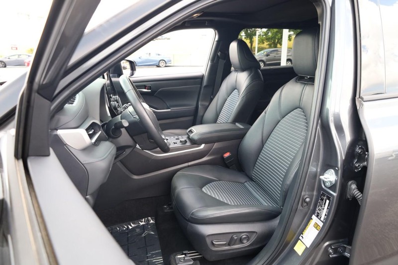 Toyota Highlander Vehicle Image 09