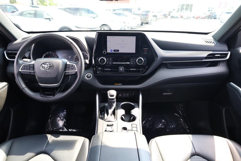Toyota Highlander Vehicle Image 22