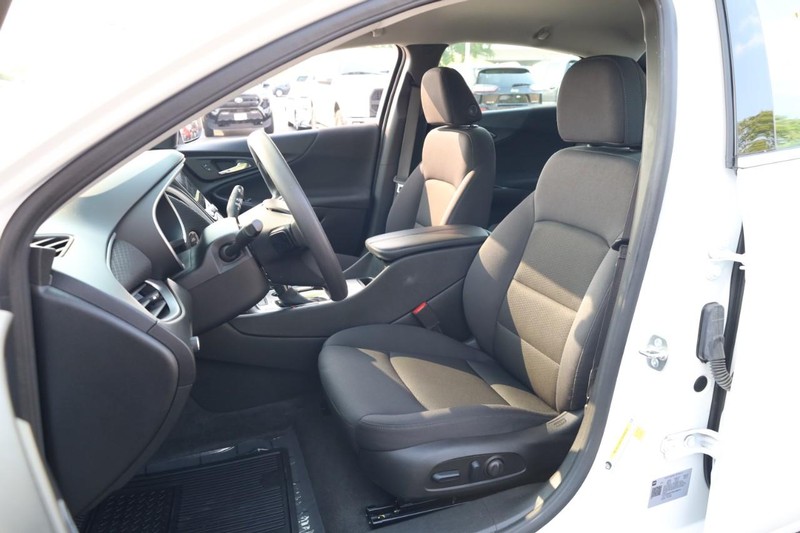 Chevrolet Malibu Vehicle Image 08