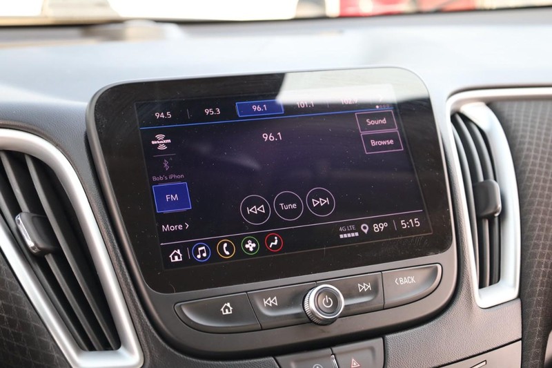 Chevrolet Malibu Vehicle Image 11