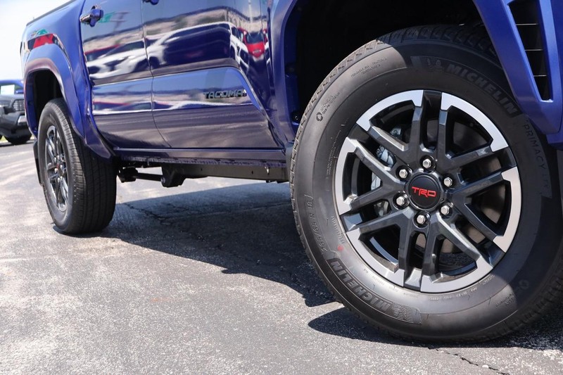 Toyota Tacoma 4WD Vehicle Image 03