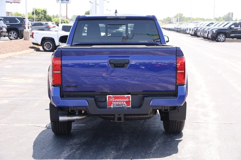 Toyota Tacoma 4WD Vehicle Image 06
