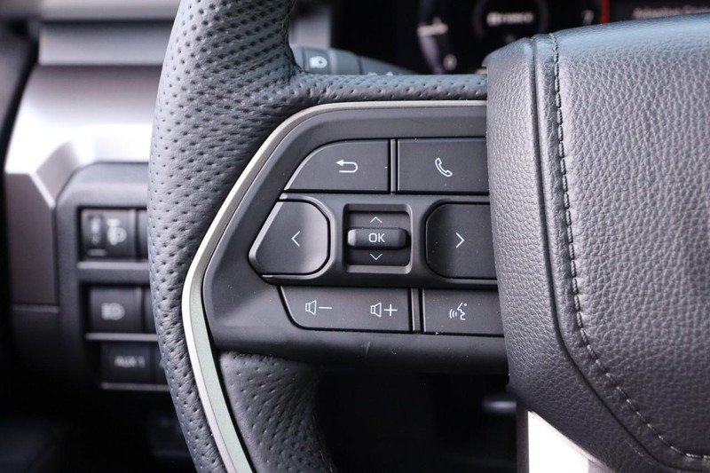 Toyota Tacoma 4WD Vehicle Image 11