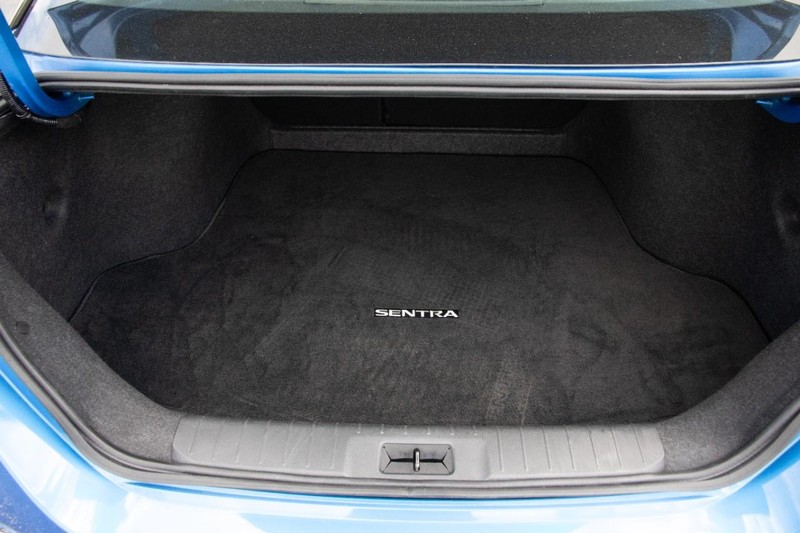 Nissan Sentra Vehicle Image 07
