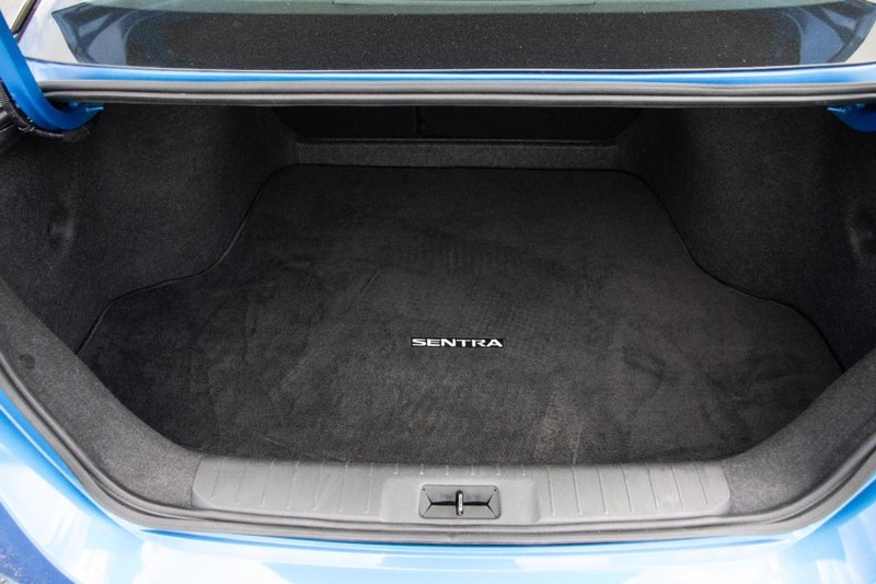 Nissan Sentra Vehicle Image 08