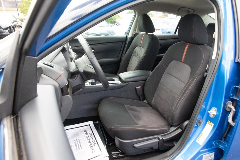 Nissan Sentra Vehicle Image 09