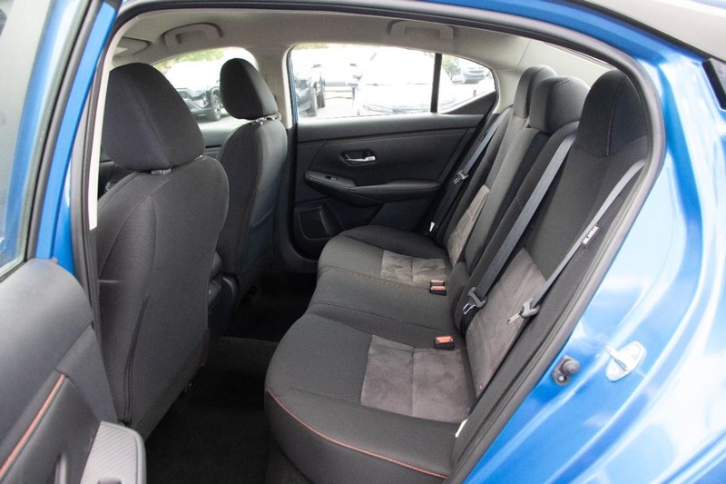 Nissan Sentra Vehicle Image 10