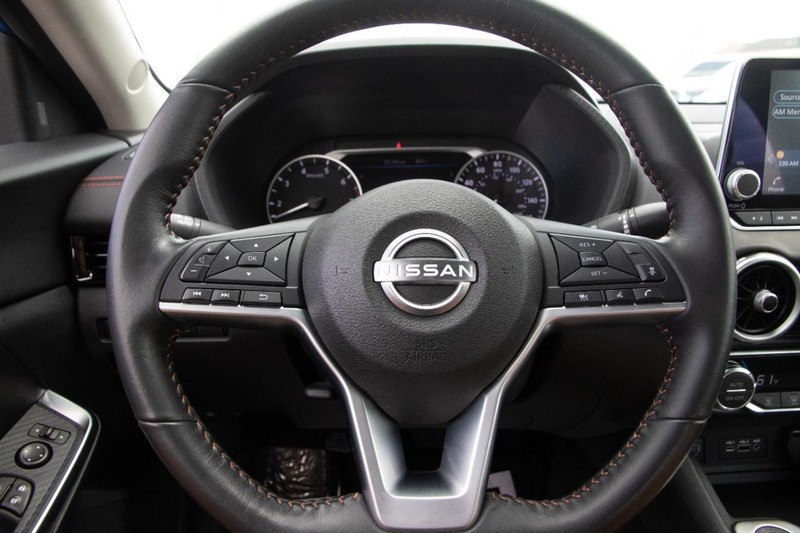 Nissan Sentra Vehicle Image 11