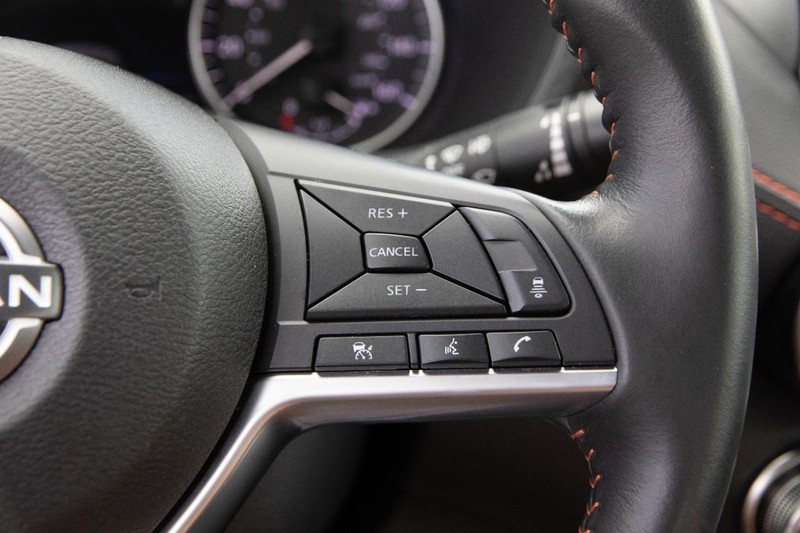Nissan Sentra Vehicle Image 13