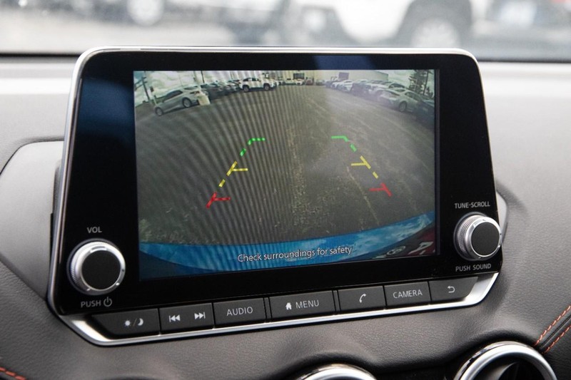 Nissan Sentra Vehicle Image 18