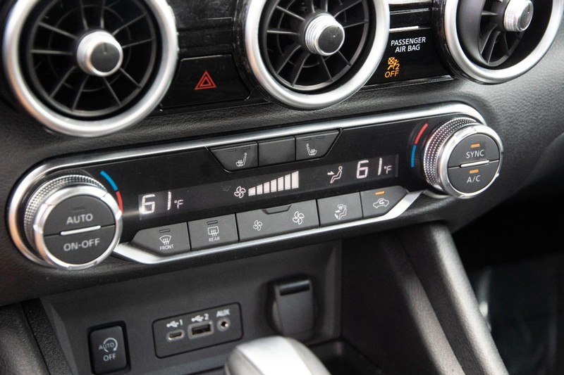 Nissan Sentra Vehicle Image 19
