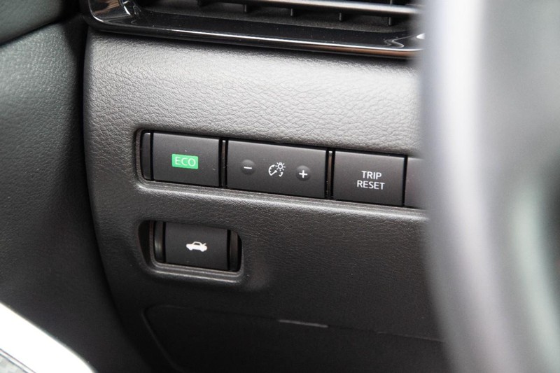 Nissan Sentra Vehicle Image 20