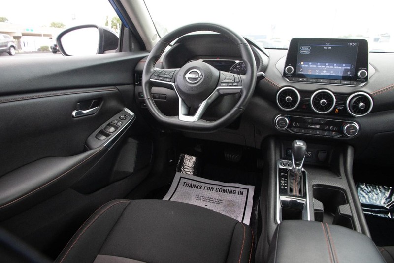 Nissan Sentra Vehicle Image 22