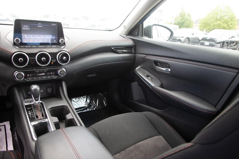 Nissan Sentra Vehicle Image 25