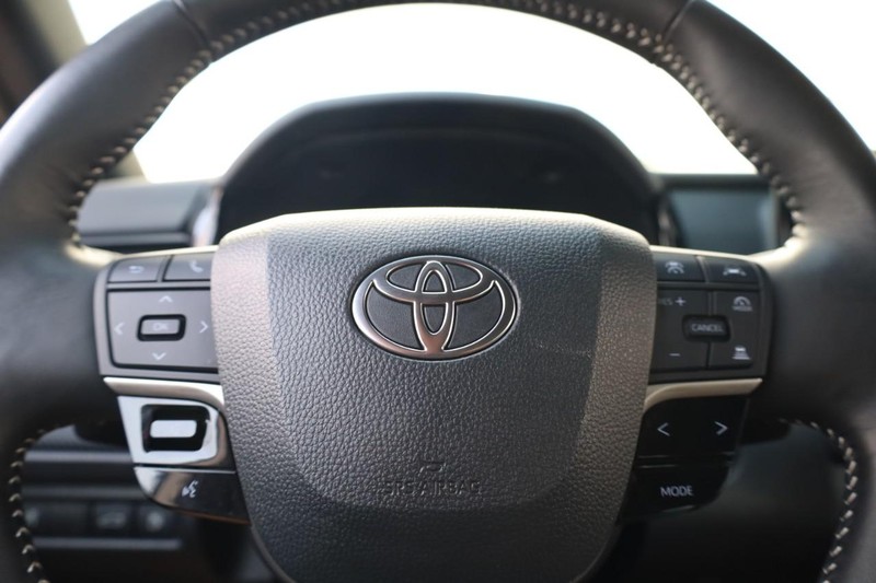 Toyota Camry Vehicle Image 09
