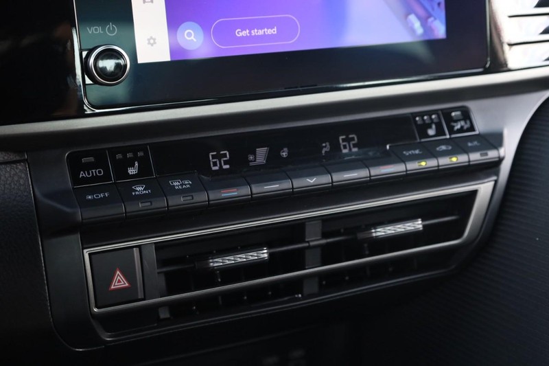 Toyota Camry Vehicle Image 13