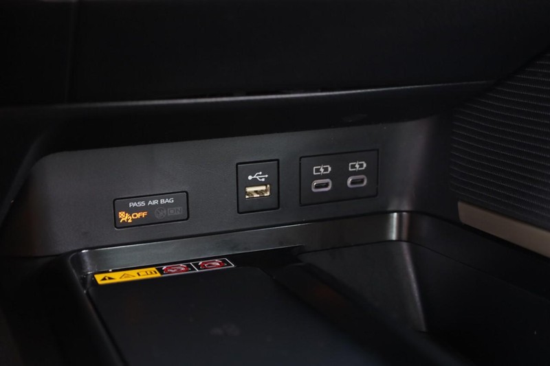 Toyota Camry Vehicle Image 14