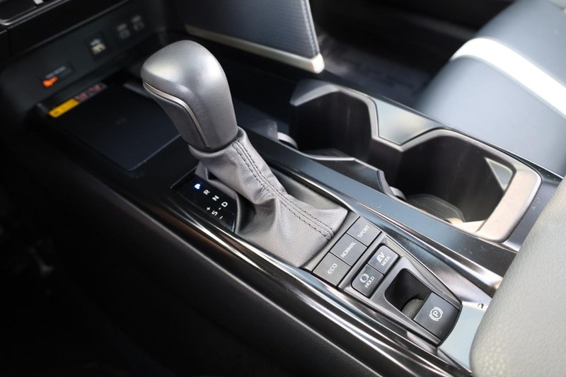 Toyota Camry Vehicle Image 15