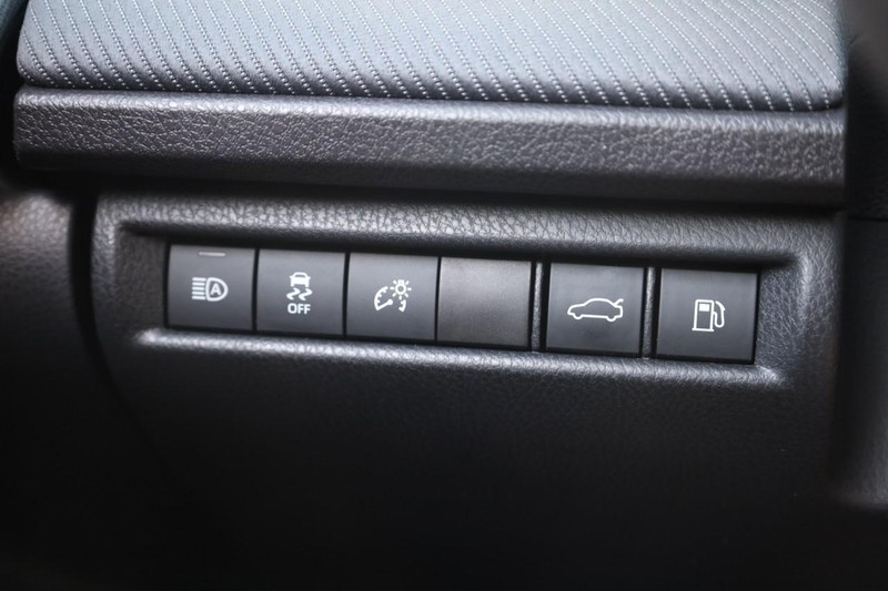 Toyota Camry Vehicle Image 18