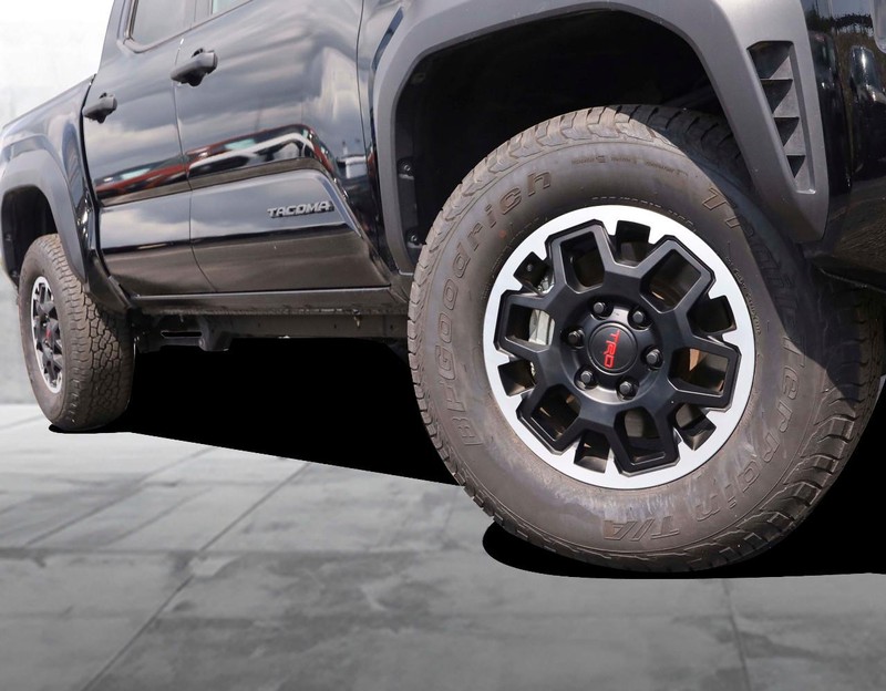 Toyota Tacoma 4WD Vehicle Image 03