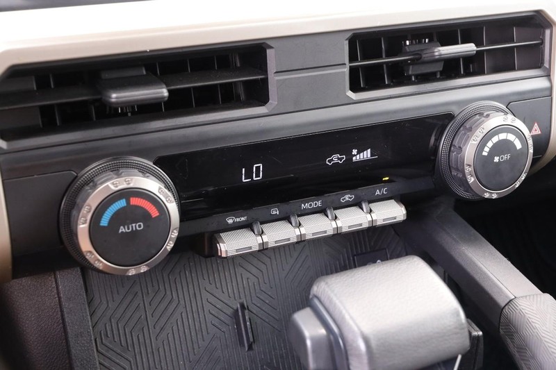 Toyota Tacoma 4WD Vehicle Image 19