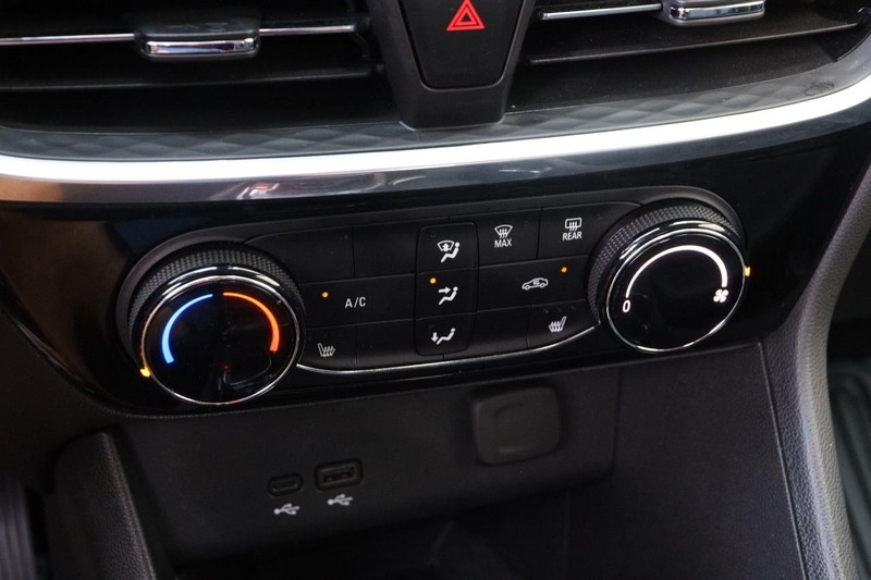 Buick Encore GX Vehicle Image 16