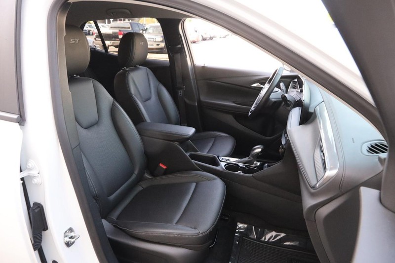 Buick Encore GX Vehicle Image 24