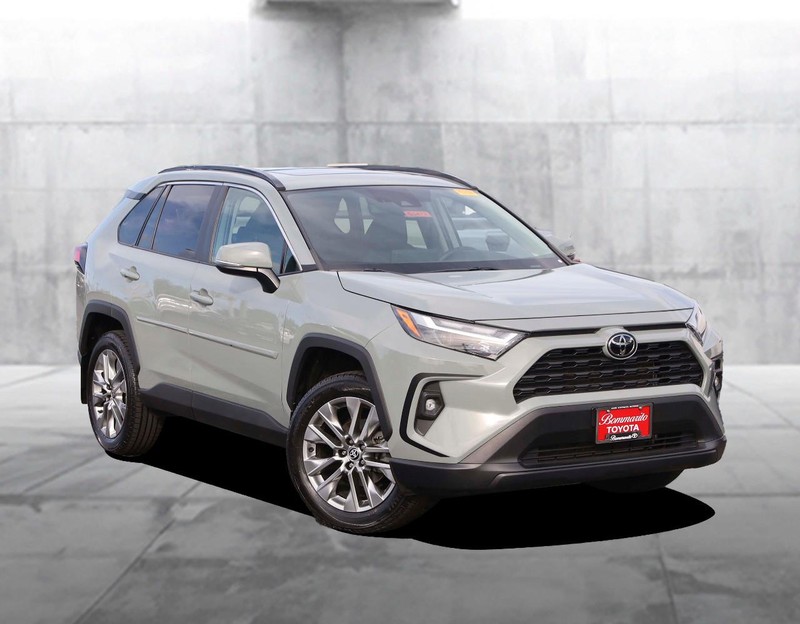 Toyota RAV4 Vehicle Image 02