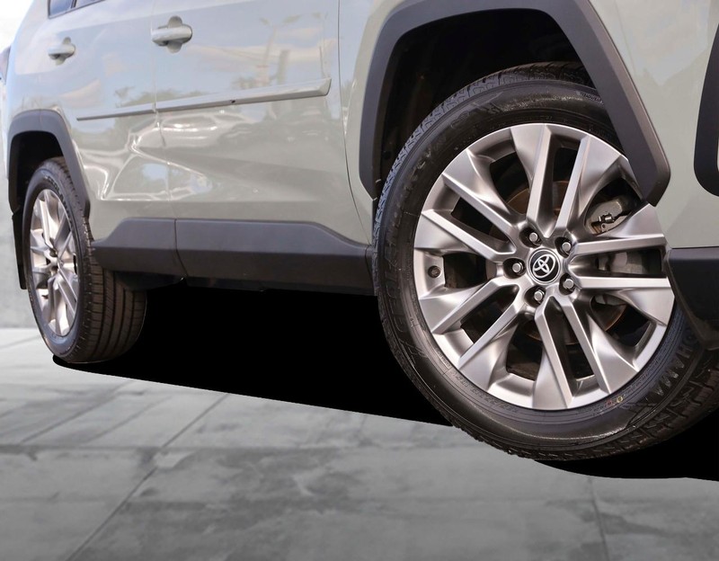 Toyota RAV4 Vehicle Image 03