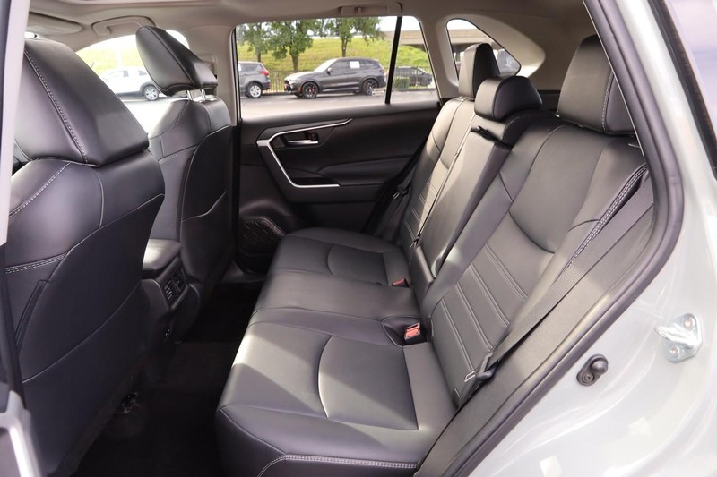 Toyota RAV4 Vehicle Image 11