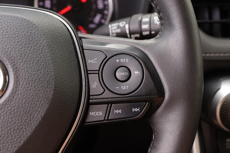 Toyota RAV4 Vehicle Image 14