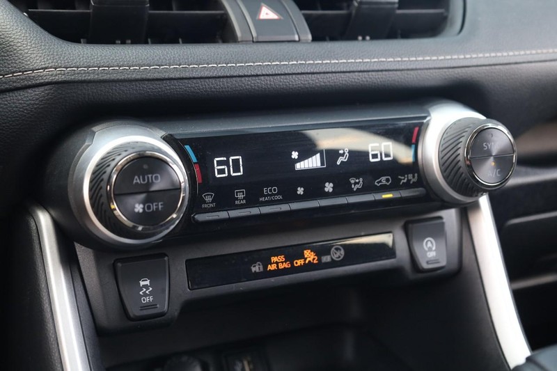 Toyota RAV4 Vehicle Image 14