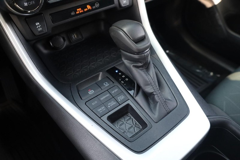 Toyota RAV4 Vehicle Image 16