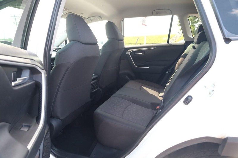 Toyota RAV4 Vehicle Image 21